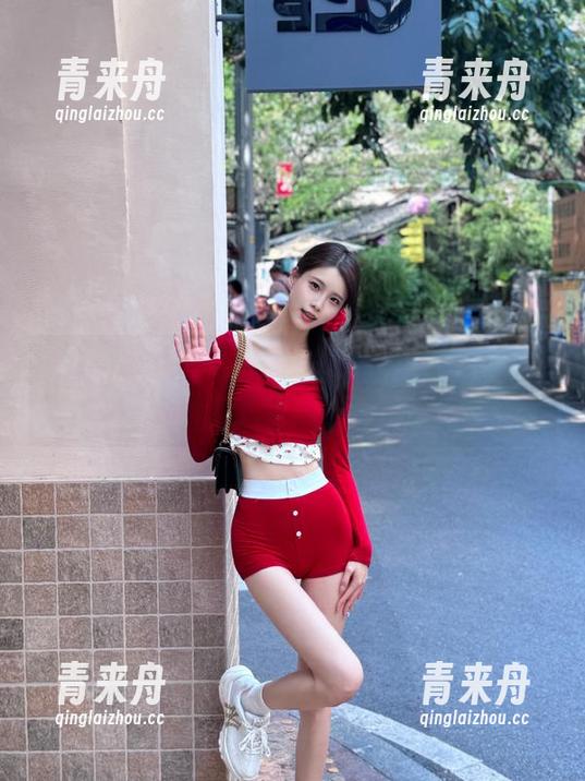 青豆客 - 纯白写真合集：莫晓茜sunny带你走入无与伦比的纯净世界.txt