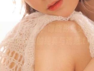 青豆客 – 感官盛宴：谭晓彤兔女郎图集，呈现写真中的纯真与诱惑.txt