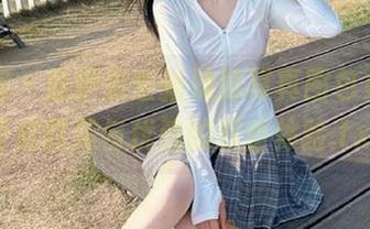 青豆客 – 赵伊彤全新妹妹写真图包更新，开启甜美与优雅的双重体验.txt