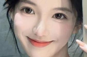 青豆客 – 黄歆苑chobits的私房夏日美图，演绎出清新与优雅交融的奇妙世界.txt
