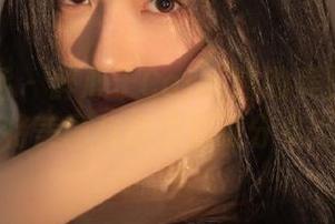 顽味生活 – 醉心于Carol酱的美脚瞬间：独特美图与高清壁纸分享.txt
