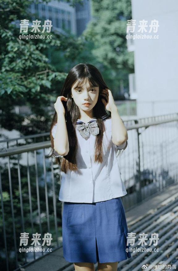 午后阳光洒下，风之领域为你呈现定制黑丝学妹写真之美.txt