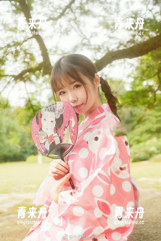 香川澪自拍美图合集：每一张都是撩拨心弦的小心机！.txt