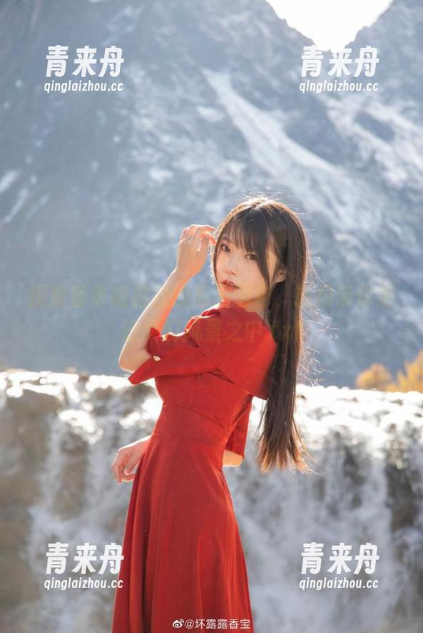 香草喵露露 探索香草喵露露的私拍图包,旅拍带你走进梦幻风景之中.txt