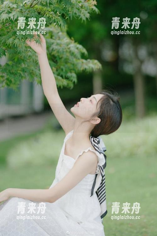 魅妍社 - 穆菲菲的私拍白丝套图：透视她背后的故事与精彩瞬间！.txt