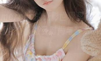 在魅瞳meroko的光影世界里，免费领略她的礼服作品，感受时尚与艺术的边界.txt