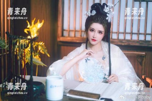 鹿八岁baby绫最新图库曝光，网友们的评论亮了！.txt