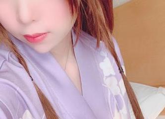 图库中的鹿野希：孔雀服定制的艺术分享，尽显优雅与风采.txt